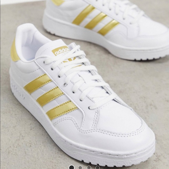 adidas Shoes - Adidas original women sport shoes